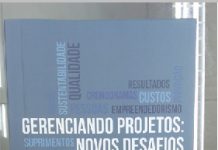 Exemplares do livro “Gerenciando Projetos: Novos Desafios”, de professores da Unisanta, foram entregues à Direção da Universidade