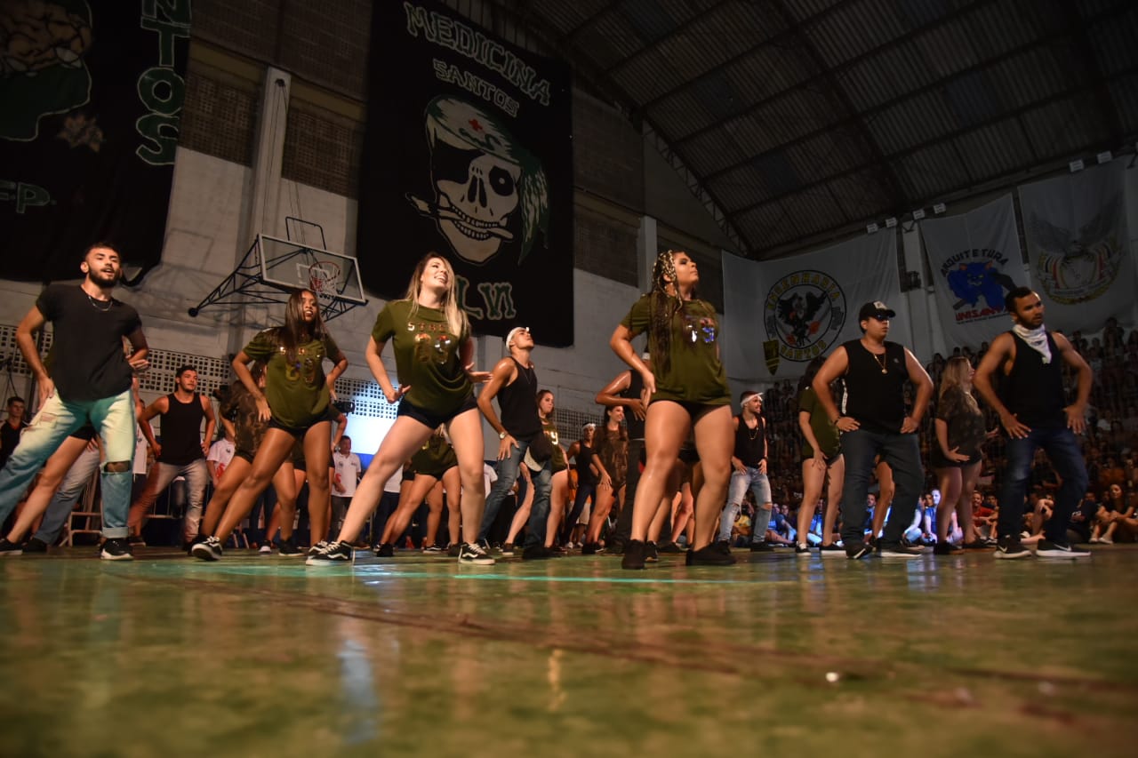 Desfile dos atletas e eleição do Rei e Rainha marcam a abertura dos XXXII  Jogos da Unisanta, nesta segunda (10)