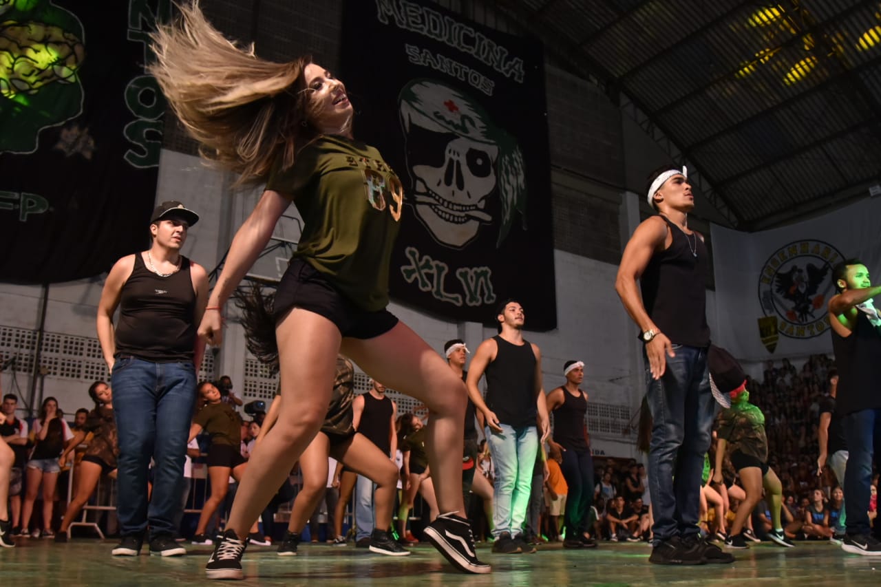 Desfile dos atletas e eleição do Rei e Rainha marcam a abertura dos XXXII  Jogos da Unisanta, nesta segunda (10)