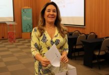 Lúcia Teixeira, reeleita por unanimidade para segundo mandato como presidente do Semesp, vota na sede da entidade